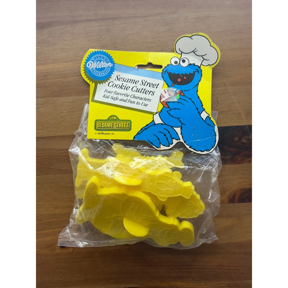 Vintage Sesame Street Wilton Cookie Cutters New Old Stock 1987 Plastic Set Of 4